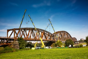 Hans Knipp Eisenbahnbrücke_01