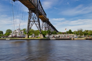 Rendsburger Hochbrücke mit Schwebefähre