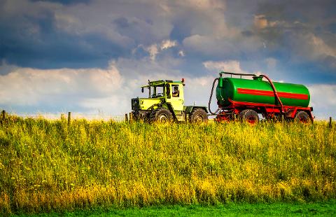 Trecker mit Güllewagen 02