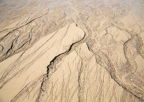 Wasserspuren im Sand 2