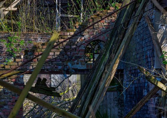 Verfallener Bauerhof reste 10