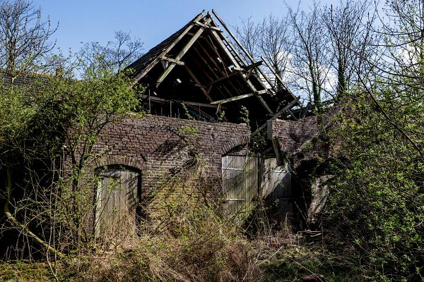 Verfallener Bauernhof Scheunenreste 12